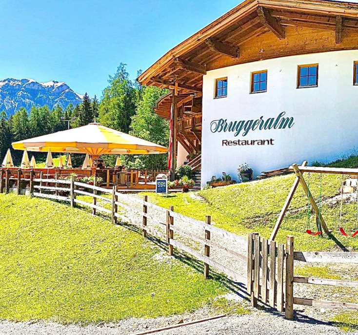 Die Bruggeralm mit Sonnenterrasse und Bergblick